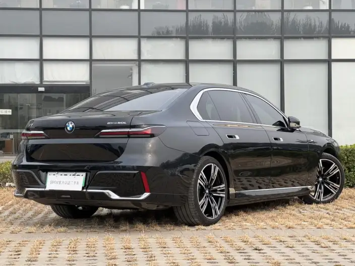 BMW i7 2023 Model eDrive50L Exclusive Model Luxury Set – фото 5