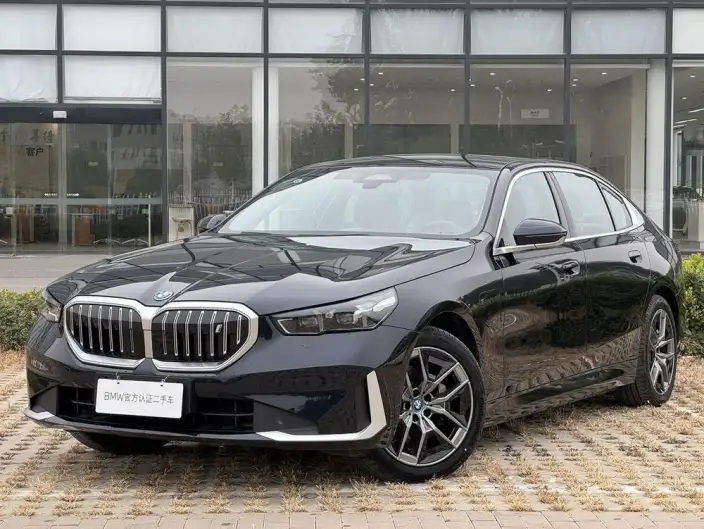 BMW i5 2024 Model eDrive35L Luxury Set – фото 1