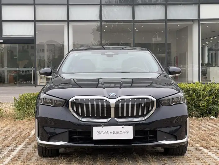 BMW i5 2024 Model eDrive35L Luxury Set – фото 2