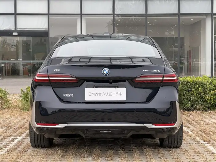 BMW i5 2024 Model eDrive35L Luxury Set – фото 4