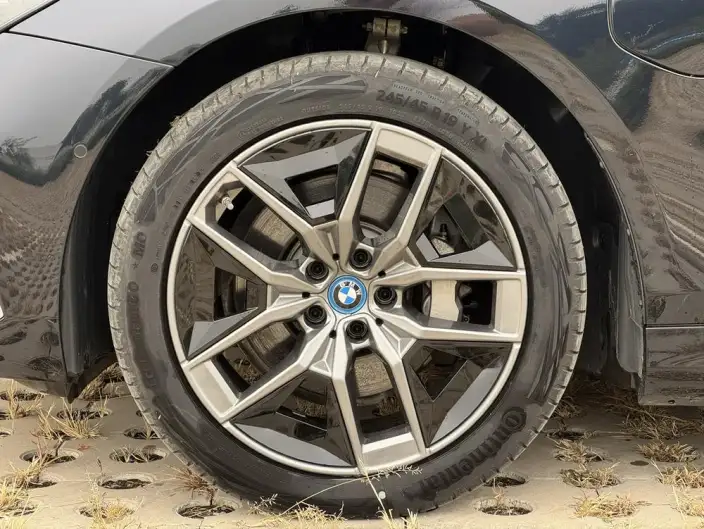 BMW i5 2024 Model eDrive35L Luxury Set – фото 6