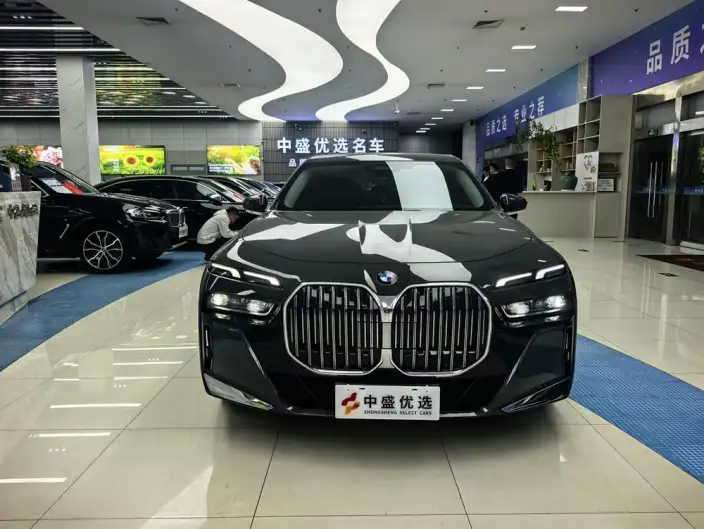 BMW 7 Series 2023 Model 735Li M Sports Set – фото 2