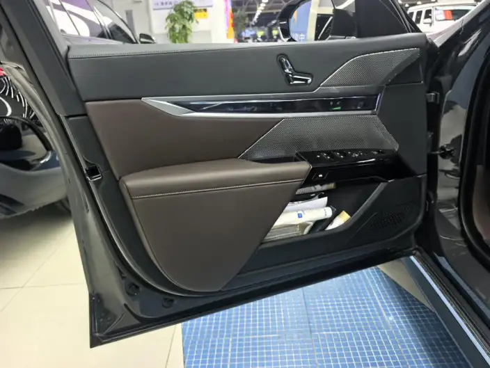 BMW 7 Series 2023 Model 735Li M Sports Set – фото 5