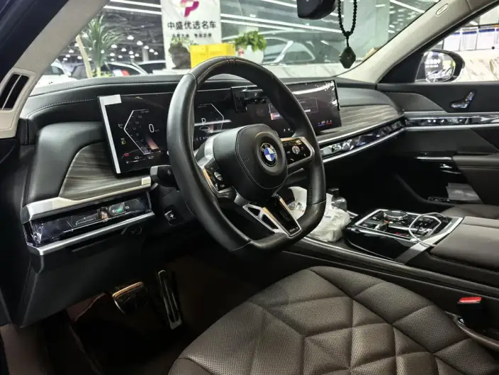 BMW 7 Series 2023 Model 735Li M Sports Set – фото 6