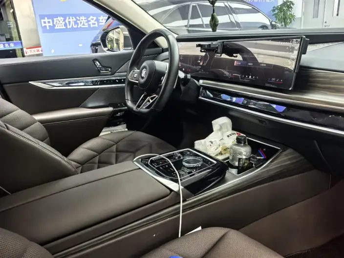 BMW 7 Series 2023 Model 735Li M Sports Set – фото 8