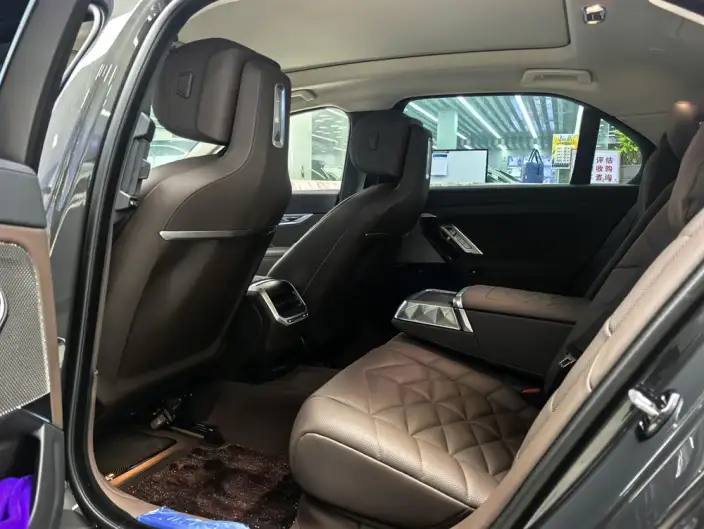 BMW 7 Series 2023 Model 735Li M Sports Set – фото 10
