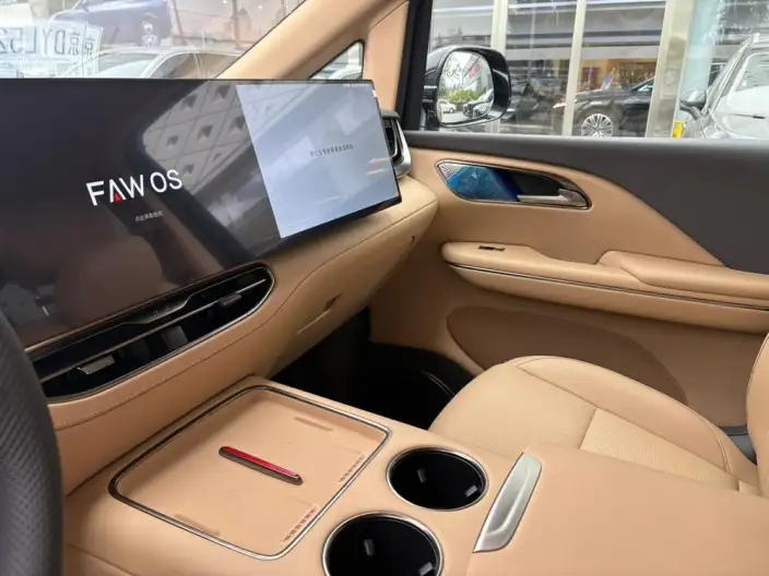 HONGQI HQ9 PHEV 2026 Model 4WD Deluxe Edition – фото 10