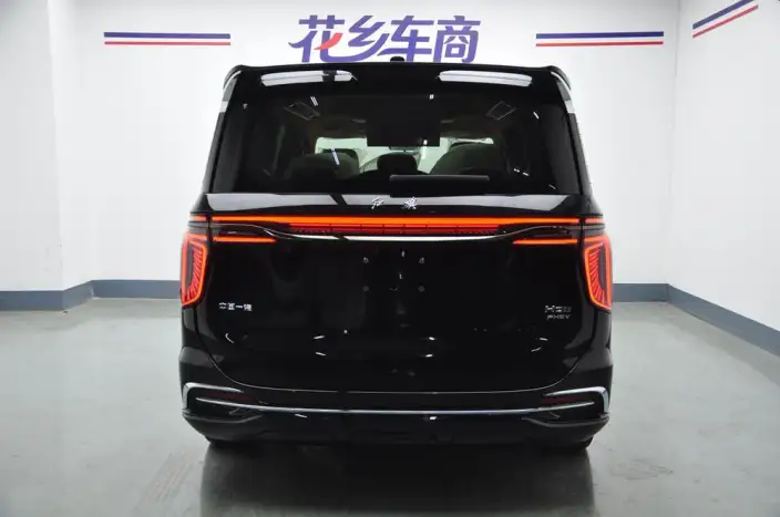 HONGQI HQ9 PHEV 2026 Model 4WD Deluxe Edition – фото 5