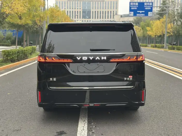 VOYAH Dreamer PHEV 2027 Model Champion Edition – фото 5