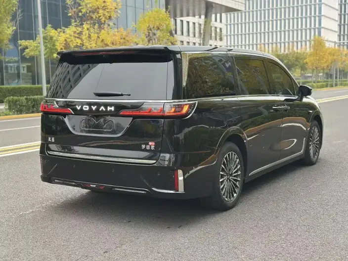 VOYAH Dreamer PHEV 2027 Model Champion Edition – фото 6