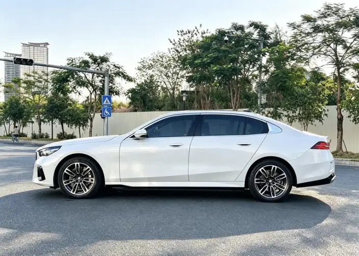 BMW 5 Series 2024 Model 525Li M Sports Set