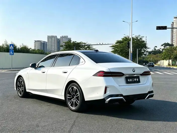 BMW 5 Series 2024 Model 525Li M Sports Set – фото 5