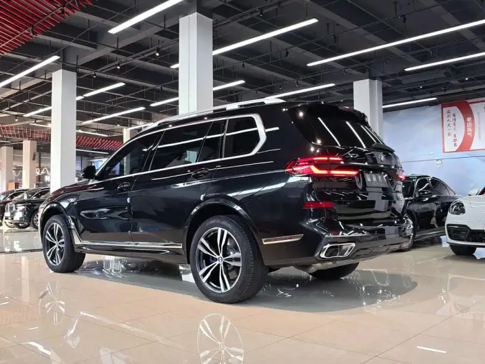 BMW X7 2023 Model xDrive40i Exclusive Model M Sports Set – фото 5