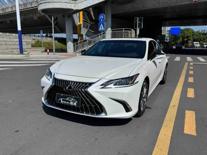 Lexus ES 2021 Model 260 Superior Edition