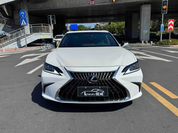 Lexus ES 2021 Model 260 Superior Edition