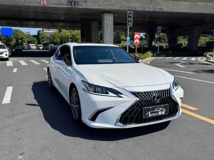 Lexus ES 2021 Model 260 Superior Edition