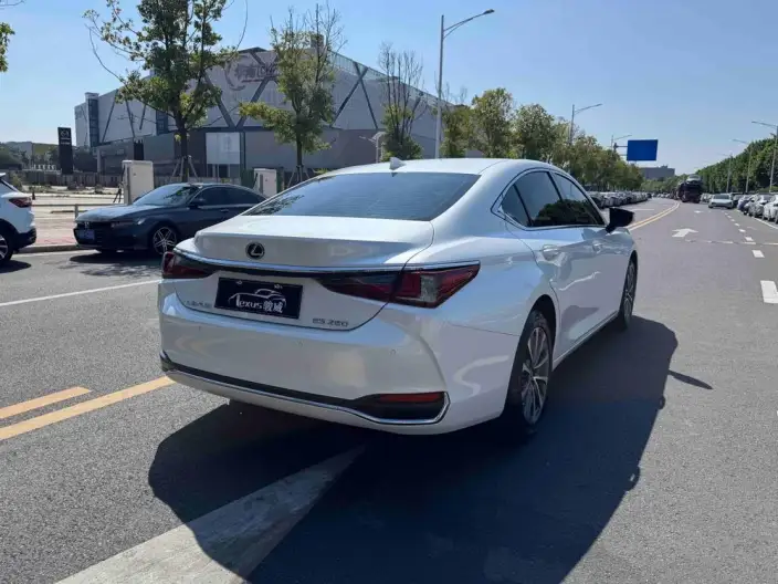 Lexus ES 2021 Model 260 Superior Edition – фото 7