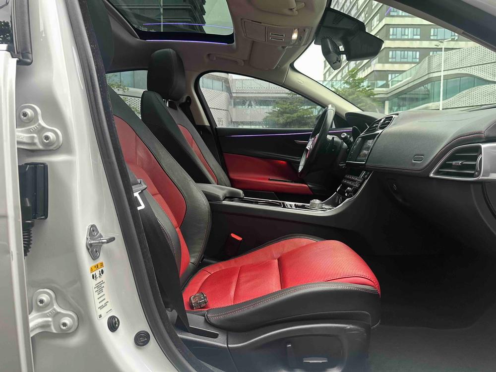 Jaguar XE 2015 модификация 2.0T 240PS R-Sport – фото 8