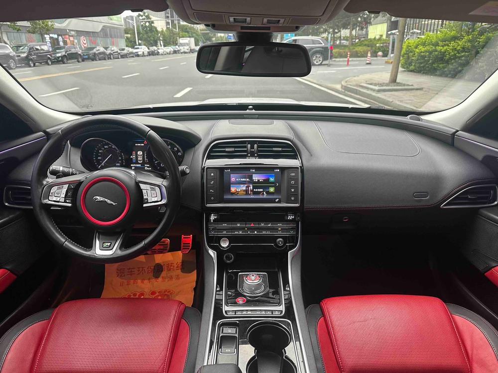 Jaguar XE 2015 модификация 2.0T 240PS R-Sport – фото 11