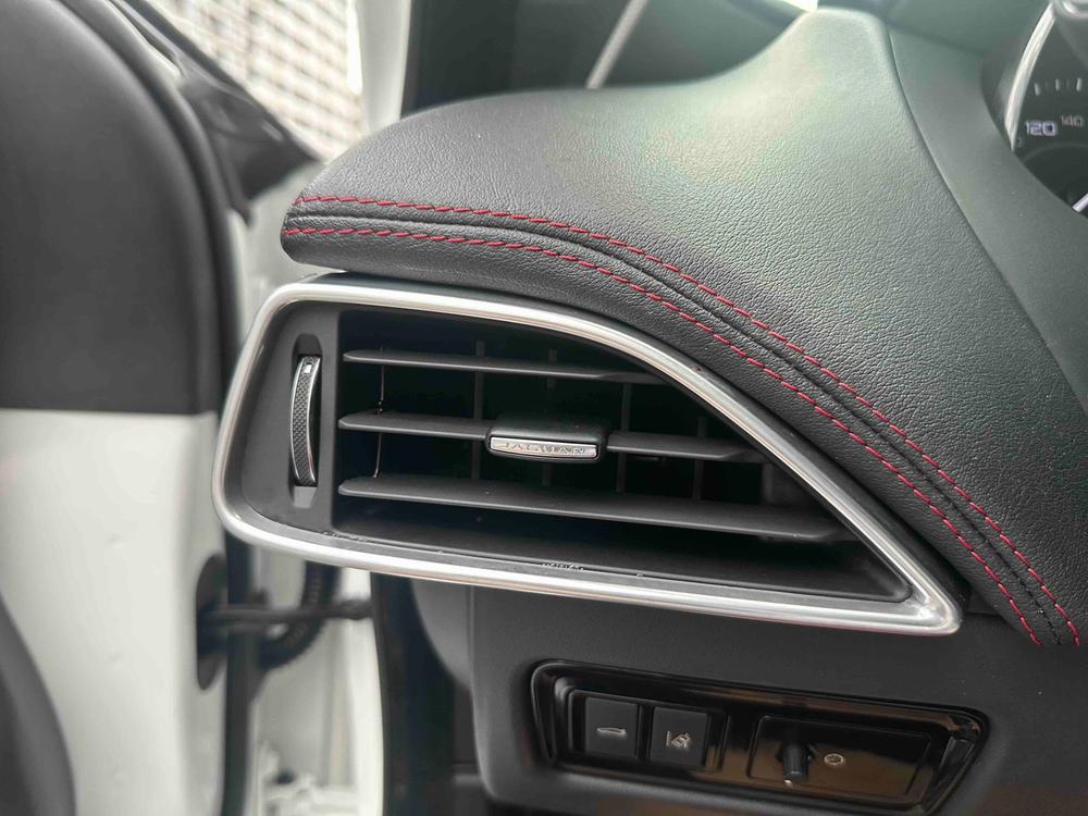 Jaguar XE 2015 модификация 2.0T 240PS R-Sport – фото 13