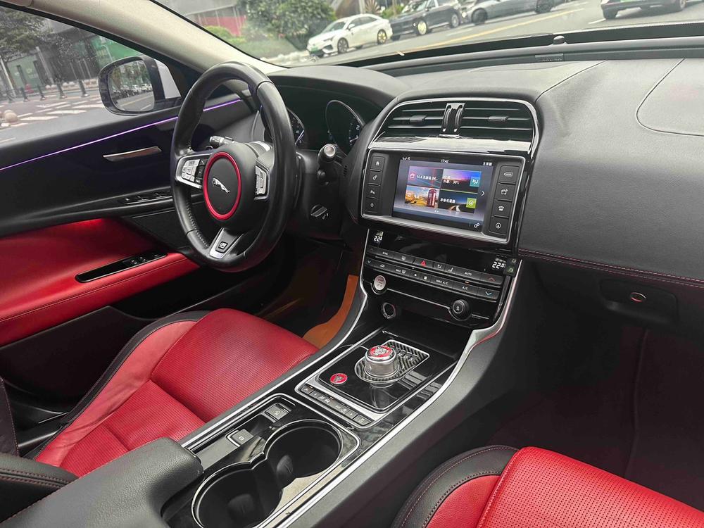 Jaguar XE 2015 модификация 2.0T 240PS R-Sport – фото 15
