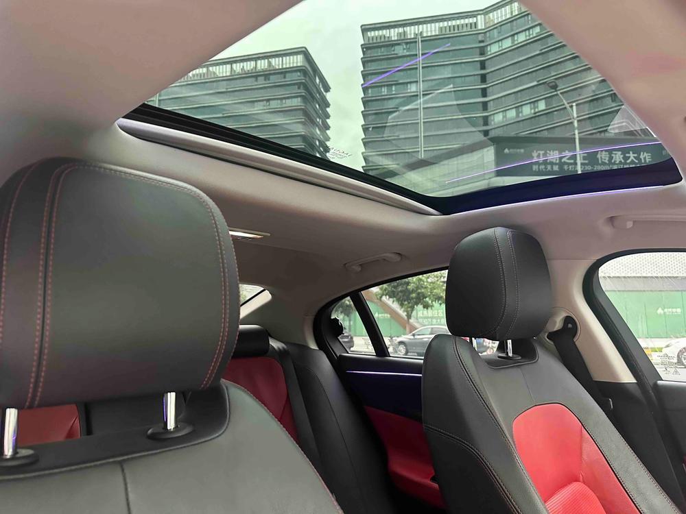 Jaguar XE 2015 модификация 2.0T 240PS R-Sport – фото 18