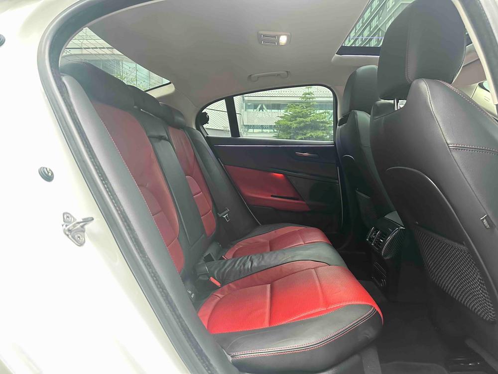 Jaguar XE 2015 модификация 2.0T 240PS R-Sport – фото 20
