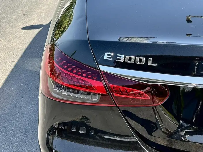 Mercedes-Benz E-Class 2023 Model E 300 L Luxury Model sedan – фото 10