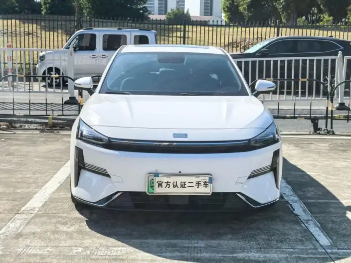 Geely Galaxy L6 2023 Model 1.5T DHT 125km PLUS – фото 2