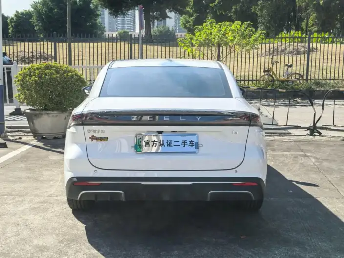 Geely Galaxy L6 2023 Model 1.5T DHT 125km PLUS – фото 5