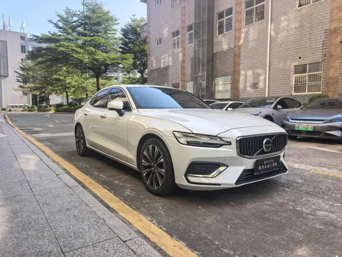 Volvo S60 2024 Model B4 Smart Range Deluxe Edition – фото 3