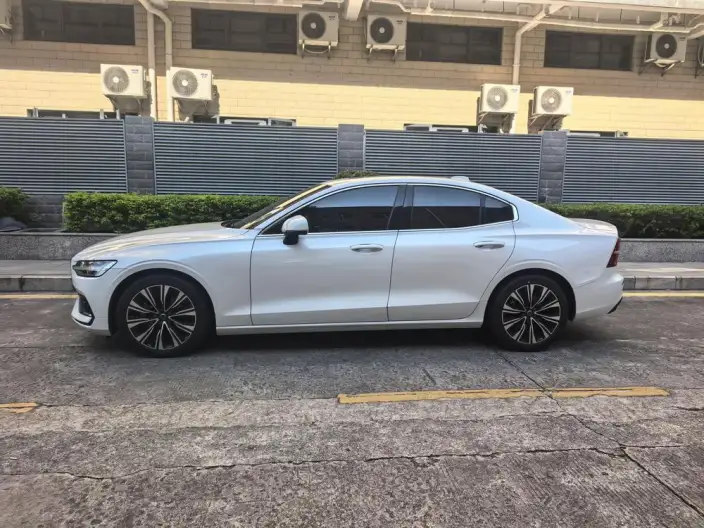 Volvo S60 2024 Model B4 Smart Range Deluxe Edition – фото 4