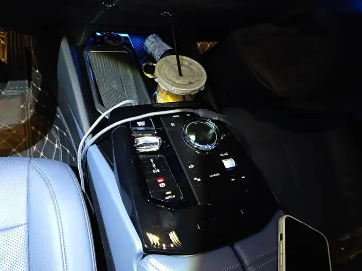 BMW i5 2024 Model eDrive35L Exclusive Model Luxury Set – фото 9