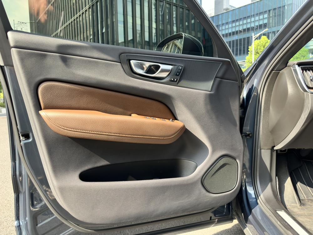 Volvo XC60 2022 B5 4WD Smart Enjoy Luxury – фото 22