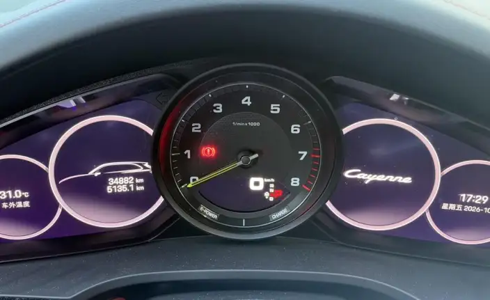 Cayenne E-Hybrid 2023 Model Cayenne E-Hybrid 2.0T Platinum edition – фото 8