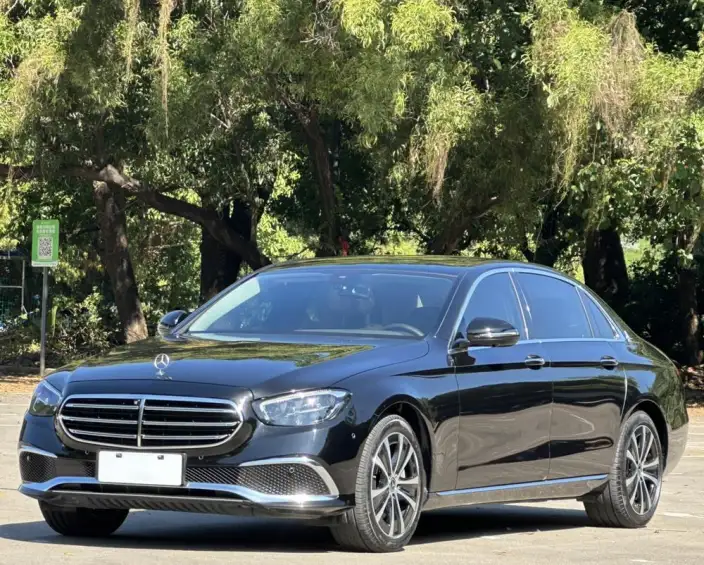 Mercedes-Benz E-Class PHEV 2022 Model Facelift E 350 e L sedan – фото 1