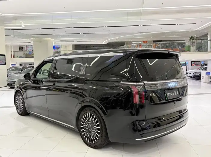 ZEEKR 009 2024 Model VI seat Executive Edition 4WD 108kWh – фото 5