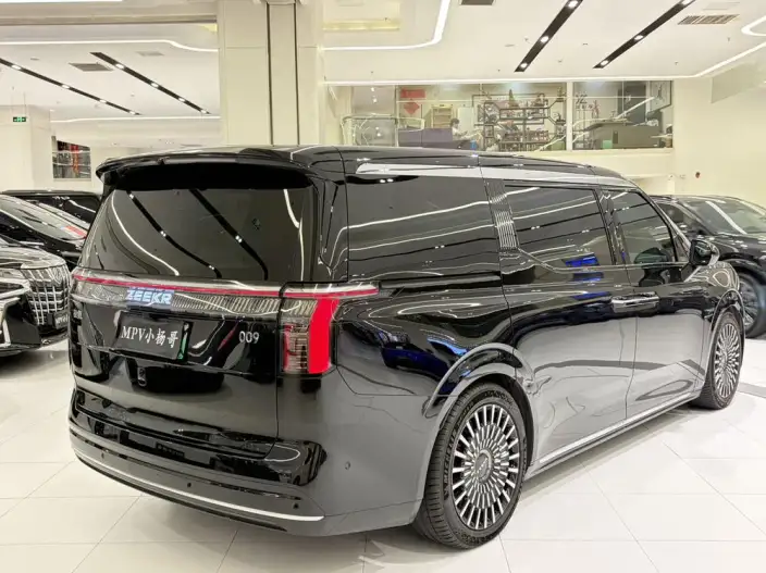 ZEEKR 009 2024 Model VI seat Executive Edition 4WD 108kWh – фото 7