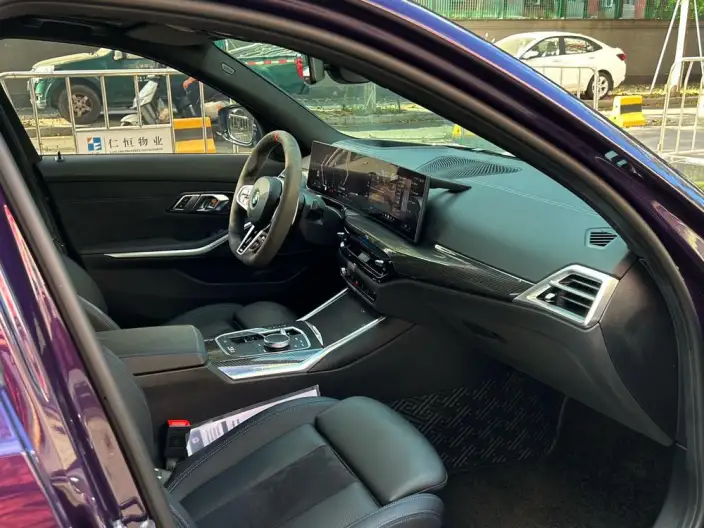 BMW 3 Series 2025 Model 330i 50th Anniversary Limited edition – фото 7