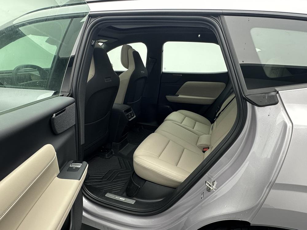 Volvo XC70 2026 модификация 2WD Long Battery Life Pro Core – фото 18