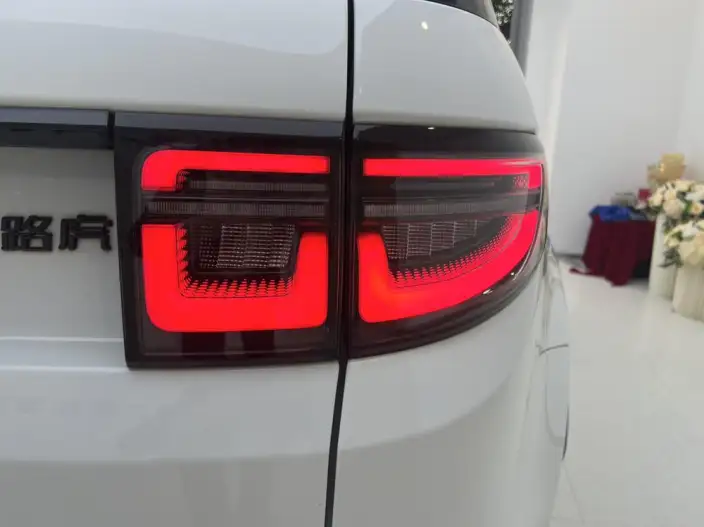 Land Rover Discovery Sport 2024 Model 249PS R-Dynamic SE Performance Technology Edition 5 seat – фото 7