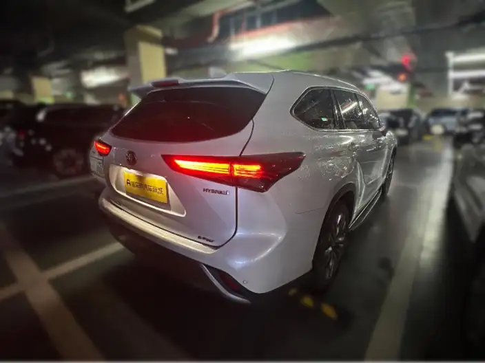 Toyota Highlander 2022 Model Hybrid 2.5L 4WD Premium Edition 7 seat – фото 2