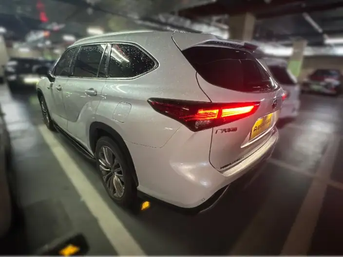 Toyota Highlander 2022 Model Hybrid 2.5L 4WD Premium Edition 7 seat – фото 4