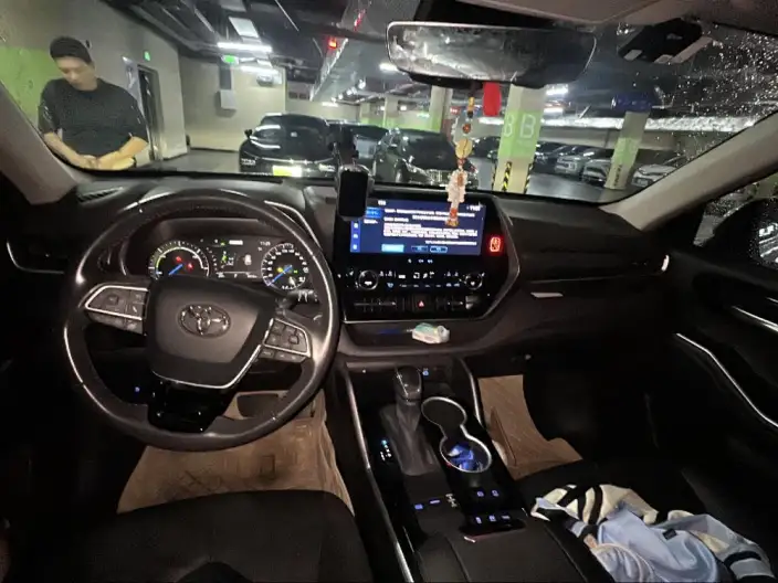 Toyota Highlander 2022 Model Hybrid 2.5L 4WD Premium Edition 7 seat – фото 5