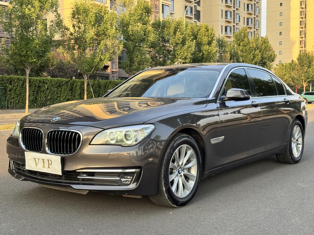 BMW 7 Series 2013 модификация 740Li xDrive – фото 1