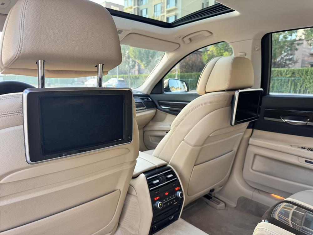 BMW 7 Series 2013 модификация 740Li xDrive – фото 17