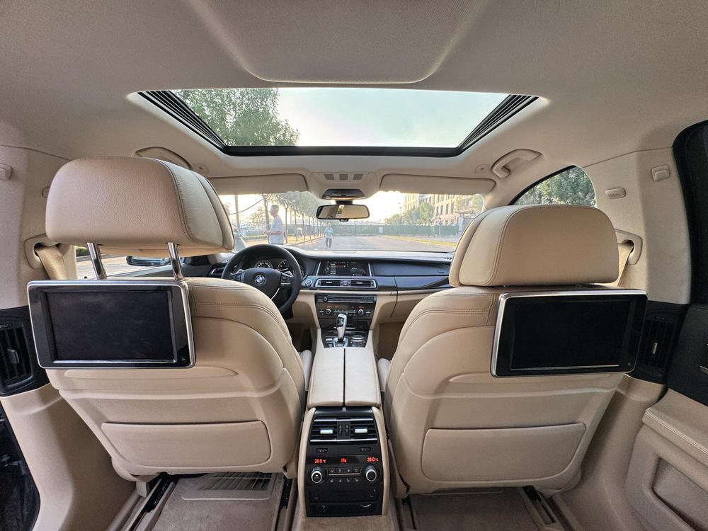 BMW 7 Series 2013 модификация 740Li xDrive – фото 25