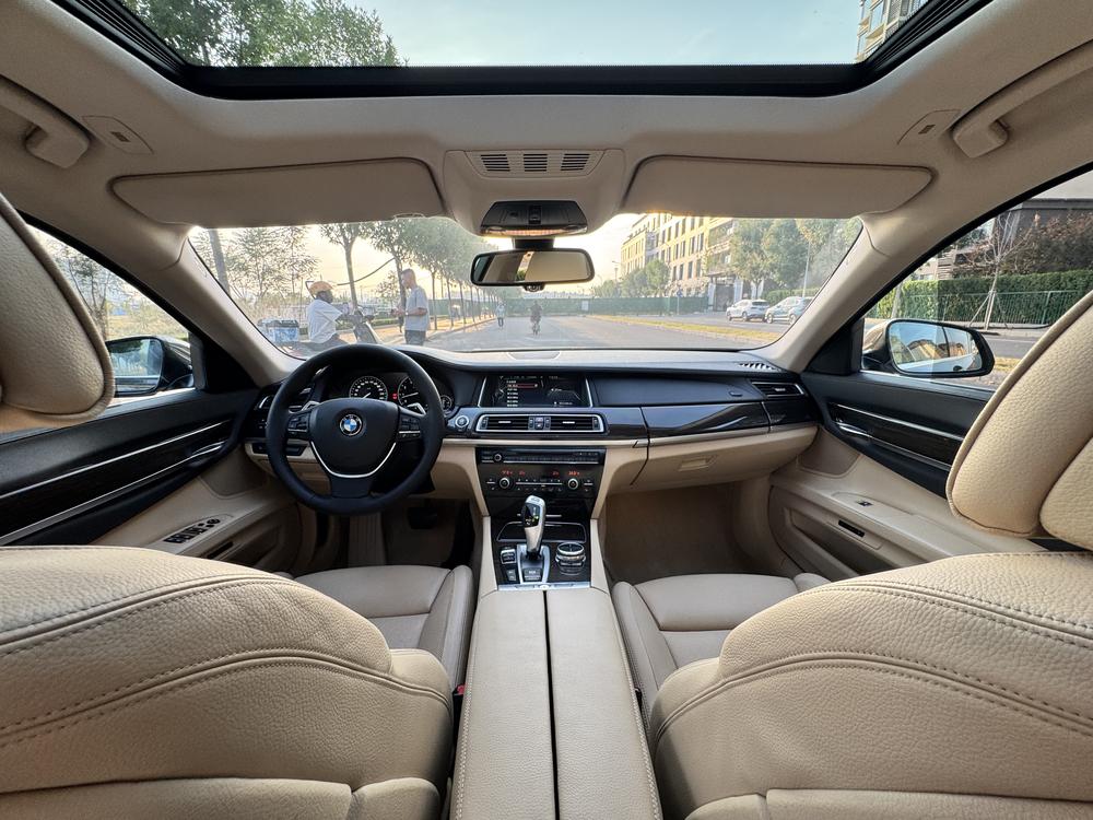 BMW 7 Series 2013 модификация 740Li xDrive – фото 26