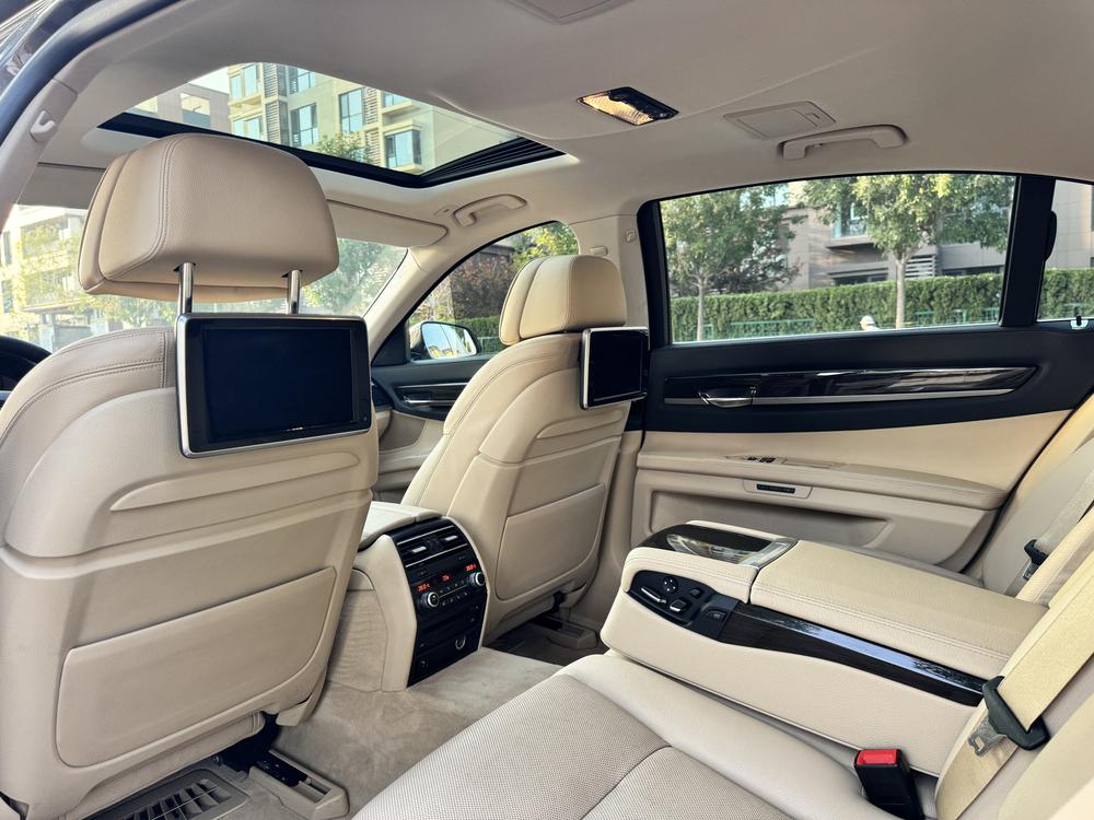 BMW 7 Series 2013 модификация 740Li xDrive – фото 32