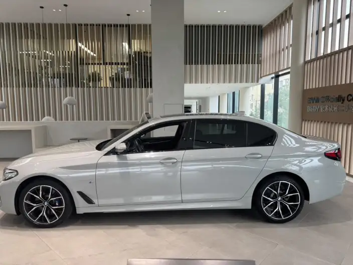 BMW 5 Series 2022 Model 530Li Exclusive Model M Sports Set – фото 3
